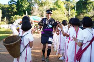 BIB: 2914
                            <button type="button" onclick="openModal(18994006)" class="btn btn-primary btn-sm float-right btn-popup" data-toggle="modal" data-target=".modal-high-quality">
                        <i class="fas fa-shopping-cart"></i> Add to Cart
                    </button>
                                            <button type="button" onclick="isThisMe(18994006, true)" class="btn btn-success btn-sm float-right btn-popup btn-isme hidden" data-toggle="tooltip" data-placement="bottom" title="นี่คือรูปของคุณใช่ไหม คลิกที่นี่เพื่อเอาเข้าอัลบั้ม">
                        <i class="fas fa-plus"></i> Add to album
                    </button>
                    <button type="button" onclick="isThisMe(18994006, false)" class="btn btn-warning btn-sm float-right btn-popup btn-isnotme hidden">
                        <i class="fas fa-ban"></i> Remove from album
                    </button>